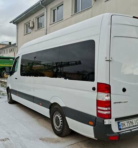 Белый Мерседес Sprinter, объемом двигателя 2.14 л и пробегом 260 тыс. км за 43000 $, фото 2 на Automoto.ua