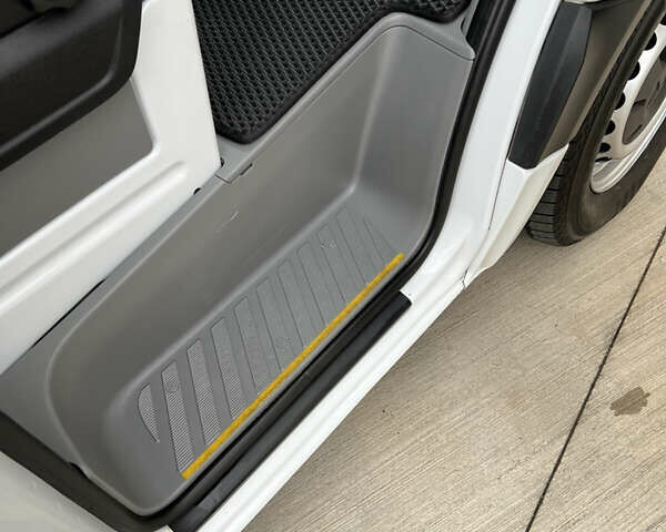 Білий Мерседес Sprinter, об'ємом двигуна 2.2 л та пробігом 332 тис. км за 27900 $, фото 28 на Automoto.ua