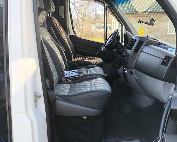 Белый Мерседес Sprinter, объемом двигателя 2.99 л и пробегом 700 тыс. км за 53278 $, фото 2 на Automoto.ua