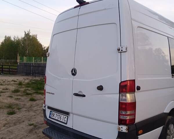 Белый Мерседес Sprinter, объемом двигателя 2.14 л и пробегом 466 тыс. км за 21000 $, фото 5 на Automoto.ua