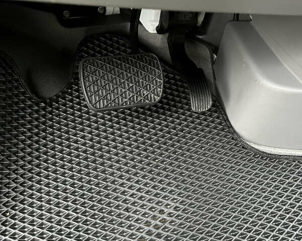 Білий Мерседес Sprinter, об'ємом двигуна 2.2 л та пробігом 332 тис. км за 27900 $, фото 32 на Automoto.ua