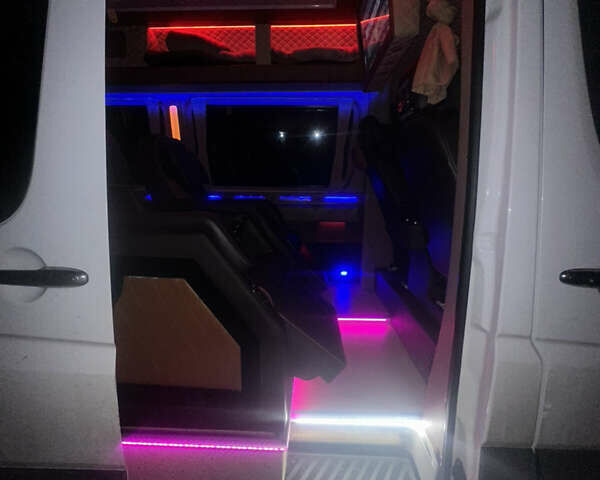Білий Мерседес Sprinter, об'ємом двигуна 2.99 л та пробігом 380 тис. км за 44400 $, фото 29 на Automoto.ua
