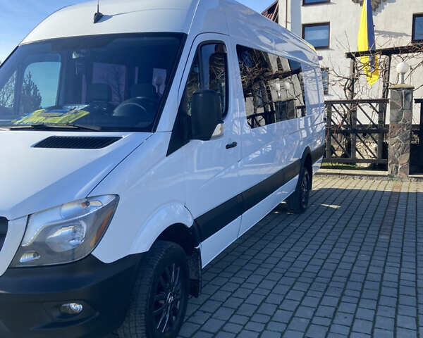 Белый Мерседес Sprinter, объемом двигателя 2.99 л и пробегом 660 тыс. км за 37500 $, фото 6 на Automoto.ua