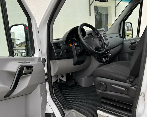 Білий Мерседес Sprinter, об'ємом двигуна 2.2 л та пробігом 332 тис. км за 27900 $, фото 23 на Automoto.ua