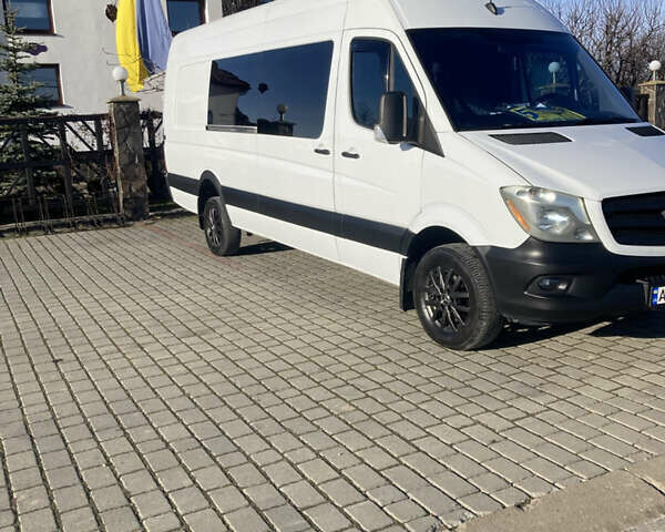Белый Мерседес Sprinter, объемом двигателя 2.99 л и пробегом 660 тыс. км за 37500 $, фото 12 на Automoto.ua