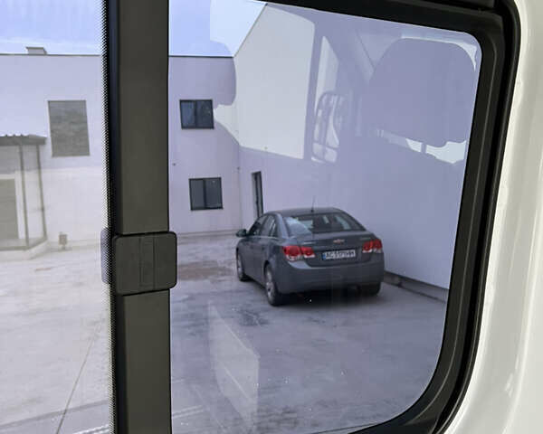 Білий Мерседес Sprinter, об'ємом двигуна 2.2 л та пробігом 332 тис. км за 27900 $, фото 63 на Automoto.ua