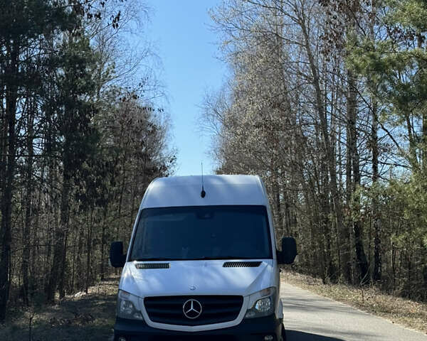 Белый Мерседес Sprinter, объемом двигателя 2.1 л и пробегом 370 тыс. км за 25700 $, фото 3 на Automoto.ua
