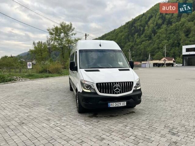 Белый Мерседес Sprinter, объемом двигателя 3 л и пробегом 500 тыс. км за 27999 $, фото 2 на Automoto.ua