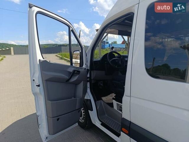 Белый Мерседес Sprinter, объемом двигателя 2.2 л и пробегом 352 тыс. км за 25600 $, фото 14 на Automoto.ua