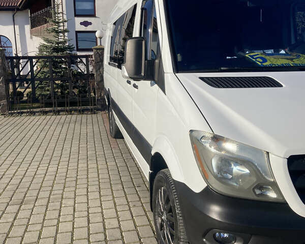 Белый Мерседес Sprinter, объемом двигателя 2.99 л и пробегом 660 тыс. км за 37500 $, фото 2 на Automoto.ua