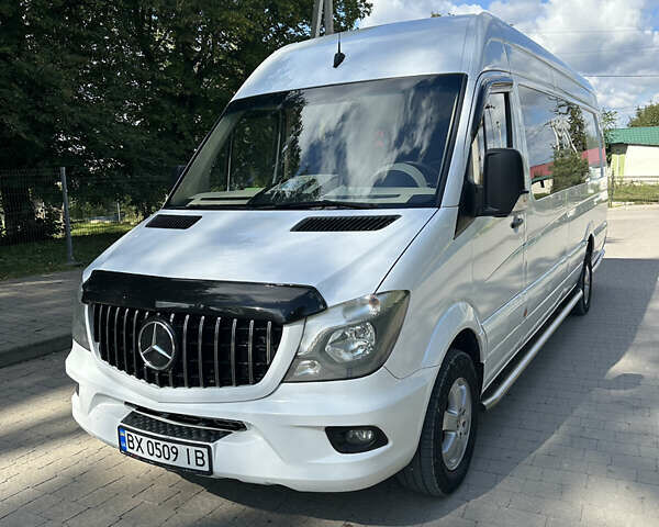 Белый Мерседес Sprinter, объемом двигателя 2.99 л и пробегом 430 тыс. км за 43900 $, фото 1 на Automoto.ua