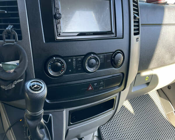 Белый Мерседес Sprinter, объемом двигателя 2.14 л и пробегом 785 тыс. км за 20000 $, фото 7 на Automoto.ua
