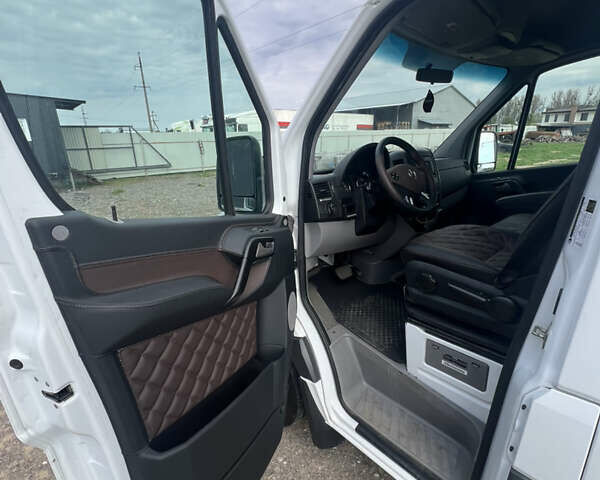 Белый Мерседес Sprinter, объемом двигателя 3 л и пробегом 852 тыс. км за 32000 $, фото 4 на Automoto.ua