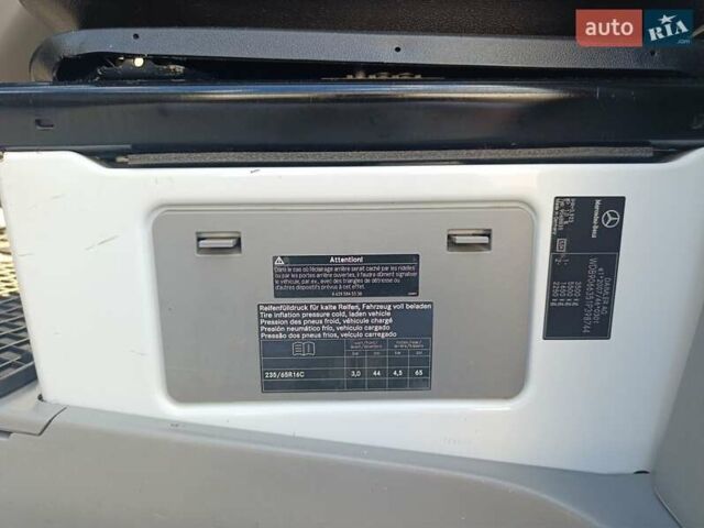 Белый Мерседес Sprinter, объемом двигателя 2.2 л и пробегом 352 тыс. км за 25600 $, фото 18 на Automoto.ua