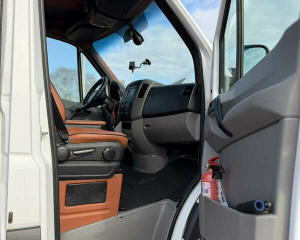 Белый Мерседес Sprinter, объемом двигателя 2.14 л и пробегом 880 тыс. км за 27000 $, фото 28 на Automoto.ua