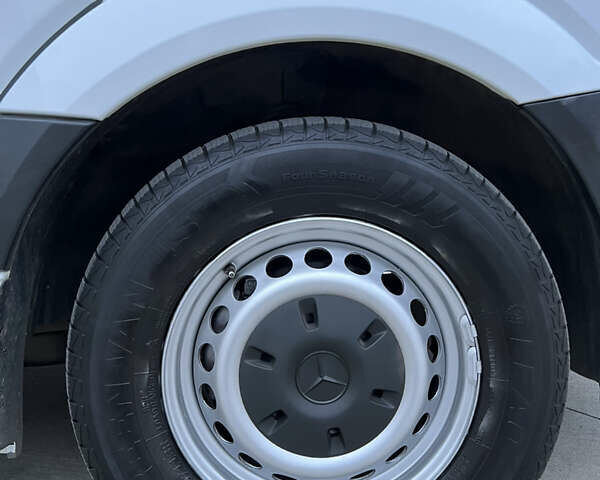 Білий Мерседес Sprinter, об'ємом двигуна 2.2 л та пробігом 332 тис. км за 27900 $, фото 12 на Automoto.ua