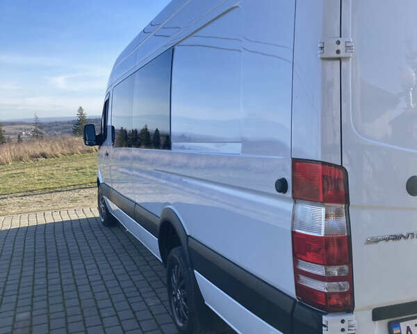 Белый Мерседес Sprinter, объемом двигателя 2.99 л и пробегом 660 тыс. км за 37500 $, фото 4 на Automoto.ua