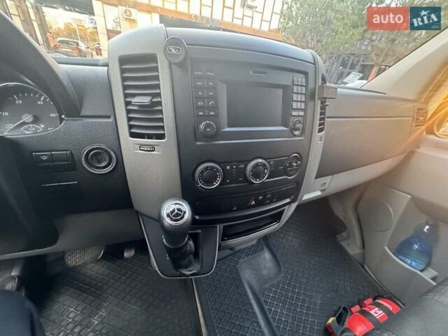 Белый Мерседес Sprinter, объемом двигателя 2.2 л и пробегом 420 тыс. км за 20900 $, фото 39 на Automoto.ua