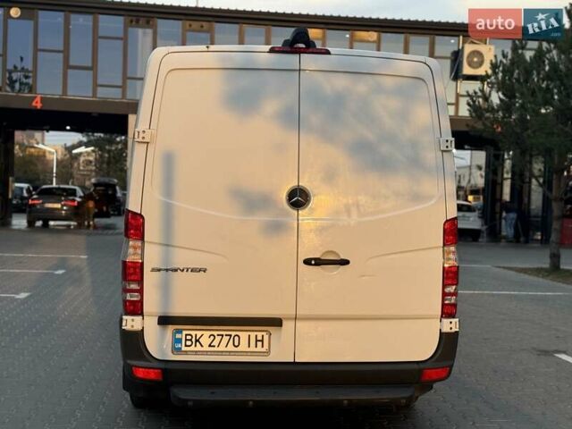 Белый Мерседес Sprinter, объемом двигателя 2.2 л и пробегом 420 тыс. км за 20900 $, фото 20 на Automoto.ua