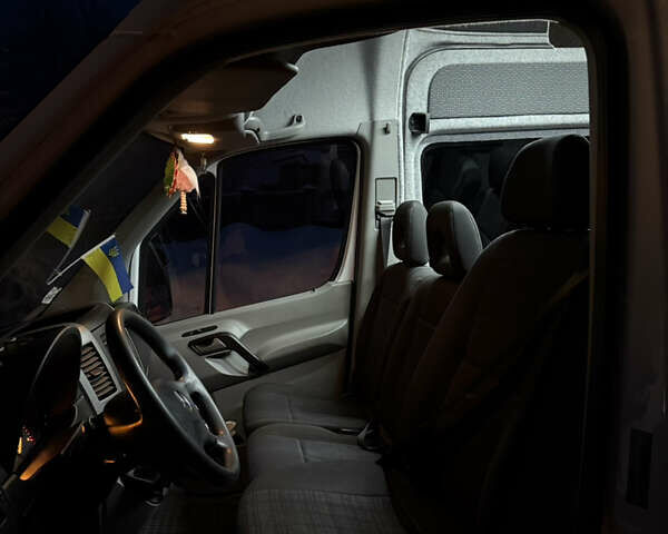 Белый Мерседес Sprinter, объемом двигателя 2.2 л и пробегом 363 тыс. км за 25599 $, фото 45 на Automoto.ua