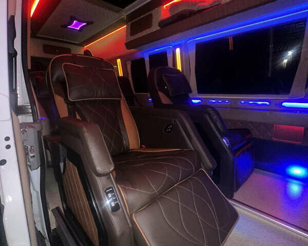 Білий Мерседес Sprinter, об'ємом двигуна 2.99 л та пробігом 380 тис. км за 44400 $, фото 31 на Automoto.ua