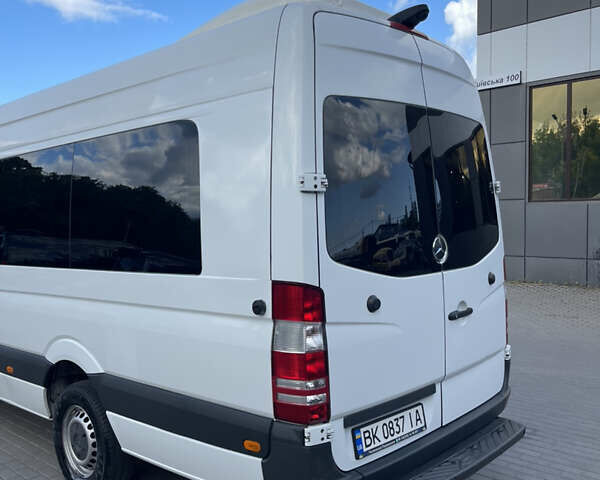 Белый Мерседес Sprinter, объемом двигателя 2.2 л и пробегом 333 тыс. км за 29000 $, фото 9 на Automoto.ua