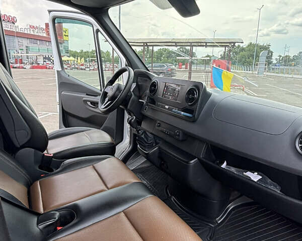 Белый Мерседес Sprinter, объемом двигателя 0 л и пробегом 700 тыс. км за 31000 $, фото 15 на Automoto.ua