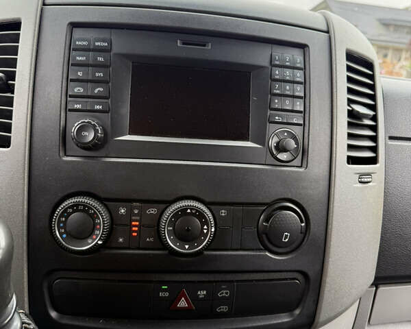 Белый Мерседес Sprinter, объемом двигателя 3 л и пробегом 227 тыс. км за 32900 $, фото 14 на Automoto.ua