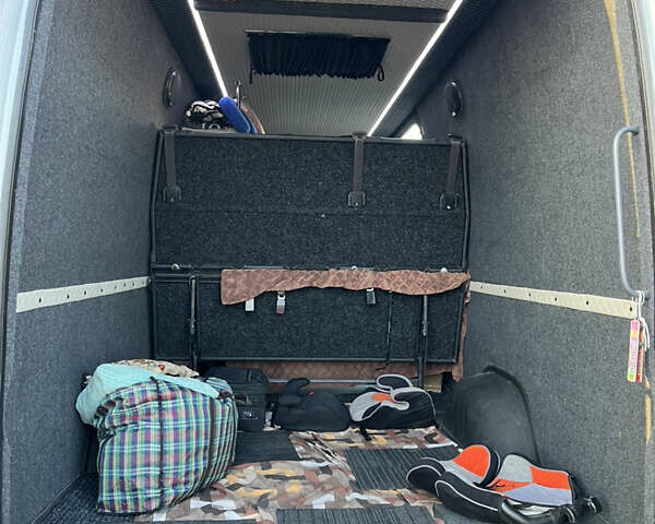 Белый Мерседес Sprinter, объемом двигателя 2.14 л и пробегом 418 тыс. км за 31800 $, фото 8 на Automoto.ua