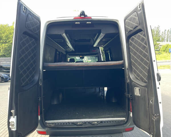 Белый Мерседес Sprinter, объемом двигателя 2.2 л и пробегом 333 тыс. км за 29000 $, фото 10 на Automoto.ua