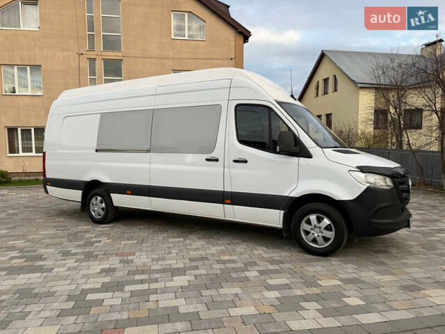 Белый Мерседес Sprinter, объемом двигателя 2.1 л и пробегом 325 тыс. км за 39984 $, фото 2 на Automoto.ua