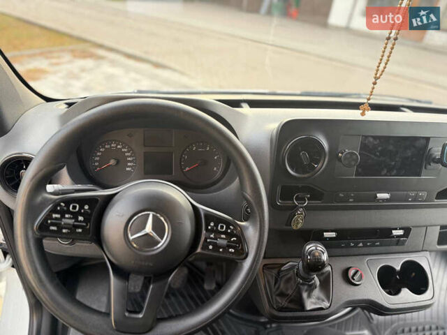 Белый Мерседес Sprinter, объемом двигателя 2.1 л и пробегом 325 тыс. км за 39984 $, фото 21 на Automoto.ua
