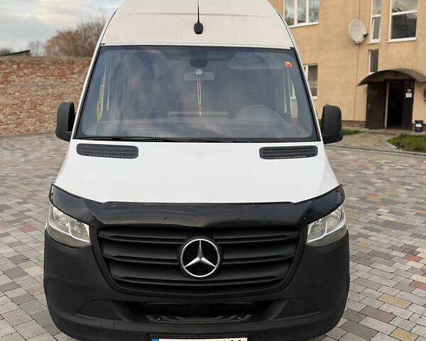 Белый Мерседес Sprinter, объемом двигателя 2.1 л и пробегом 325 тыс. км за 39984 $, фото 1 на Automoto.ua