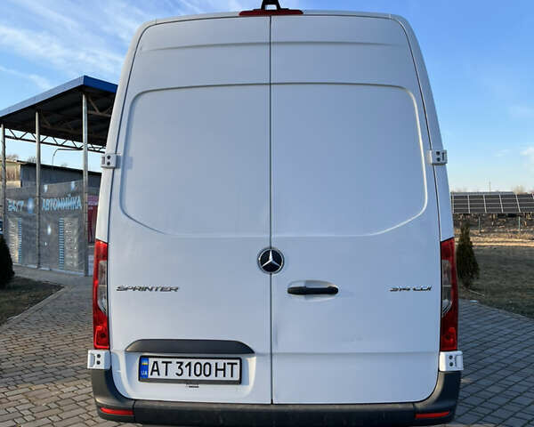 Белый Мерседес Sprinter, объемом двигателя 2.14 л и пробегом 418 тыс. км за 31800 $, фото 4 на Automoto.ua
