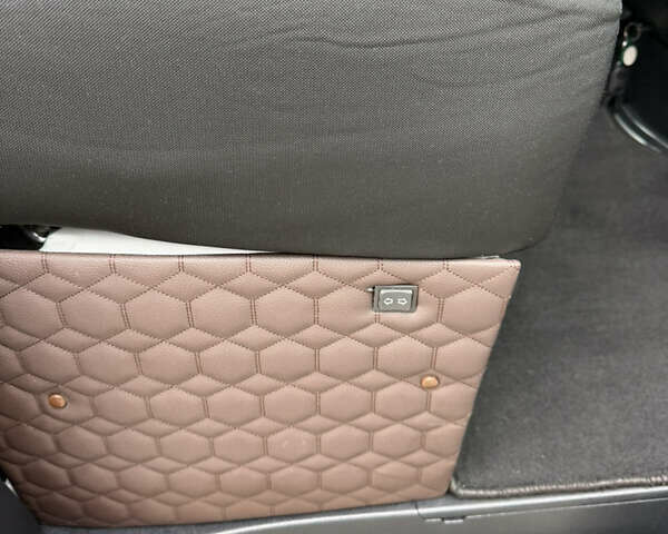 Белый Мерседес Sprinter, объемом двигателя 2.14 л и пробегом 350 тыс. км за 35900 $, фото 11 на Automoto.ua