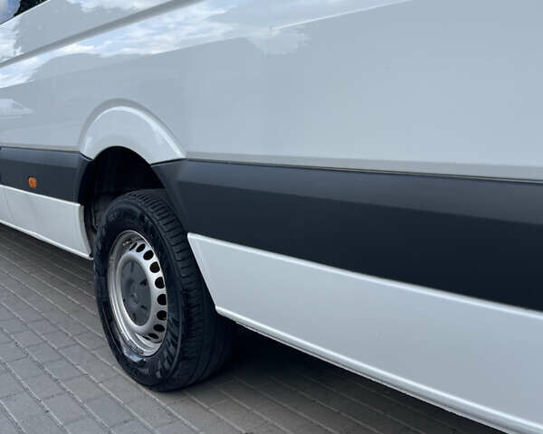 Белый Мерседес Sprinter, объемом двигателя 2.2 л и пробегом 333 тыс. км за 29000 $, фото 8 на Automoto.ua