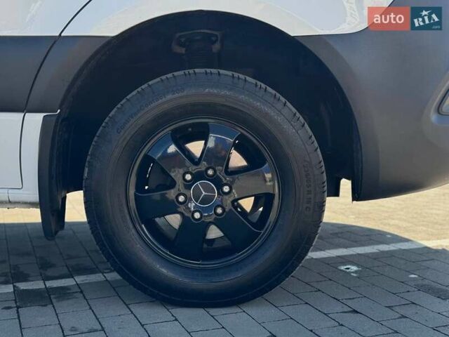 Белый Мерседес Sprinter, объемом двигателя 3 л и пробегом 400 тыс. км за 39950 $, фото 2 на Automoto.ua
