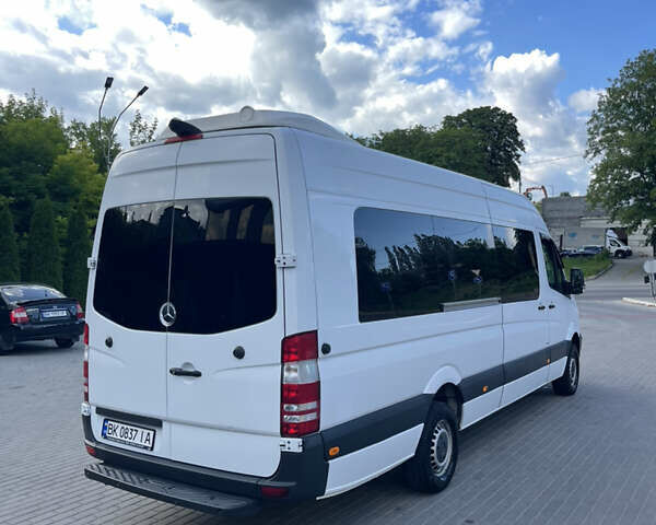 Белый Мерседес Sprinter, объемом двигателя 2.2 л и пробегом 333 тыс. км за 29000 $, фото 5 на Automoto.ua