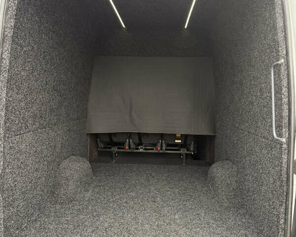 Белый Мерседес Sprinter, объемом двигателя 2.14 л и пробегом 350 тыс. км за 35900 $, фото 9 на Automoto.ua