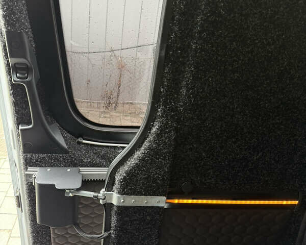 Белый Мерседес Sprinter, объемом двигателя 2.14 л и пробегом 350 тыс. км за 35900 $, фото 16 на Automoto.ua