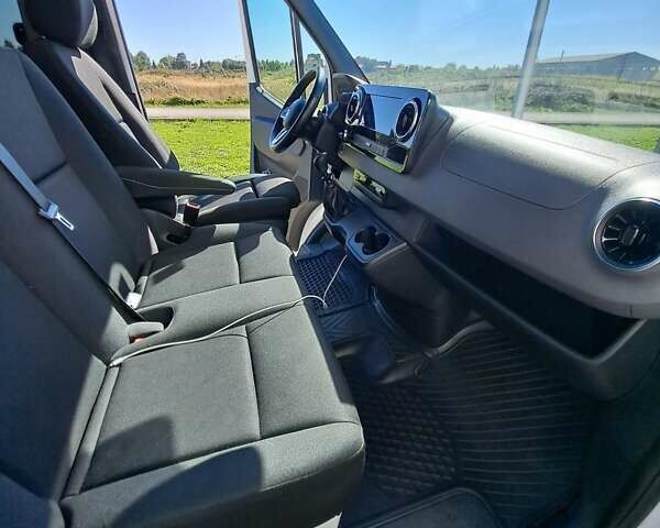 Белый Мерседес Sprinter, объемом двигателя 2.2 л и пробегом 354 тыс. км за 34343 $, фото 11 на Automoto.ua