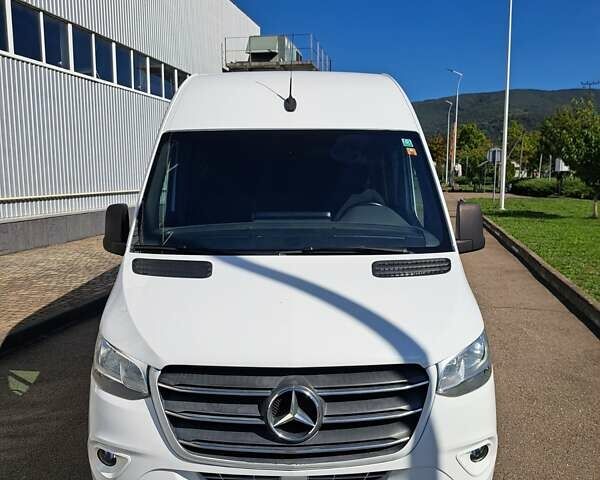 Белый Мерседес Sprinter, объемом двигателя 2.2 л и пробегом 354 тыс. км за 34343 $, фото 7 на Automoto.ua