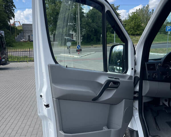 Белый Мерседес Sprinter, объемом двигателя 2.2 л и пробегом 333 тыс. км за 29000 $, фото 32 на Automoto.ua