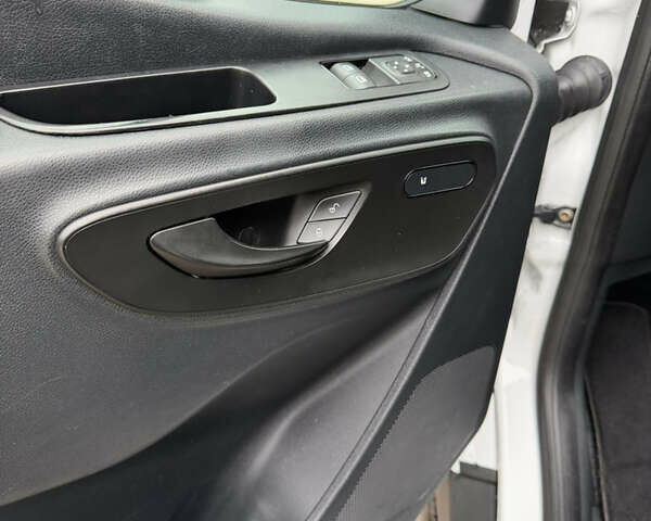 Белый Мерседес Sprinter, объемом двигателя 2.14 л и пробегом 350 тыс. км за 35900 $, фото 23 на Automoto.ua