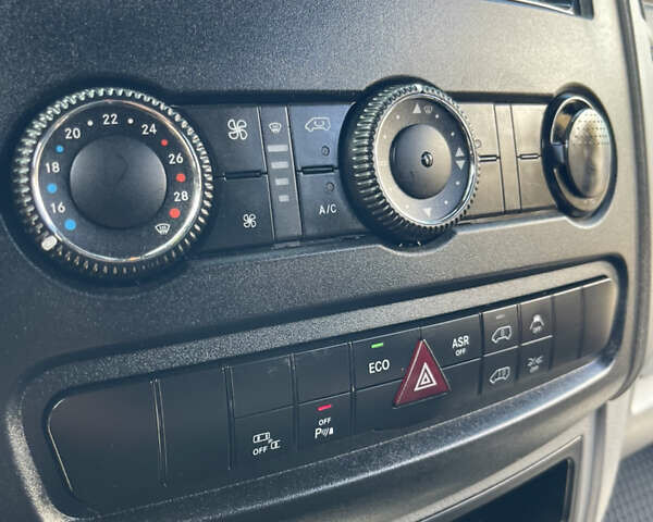 Белый Мерседес Sprinter, объемом двигателя 2.2 л и пробегом 333 тыс. км за 29000 $, фото 38 на Automoto.ua