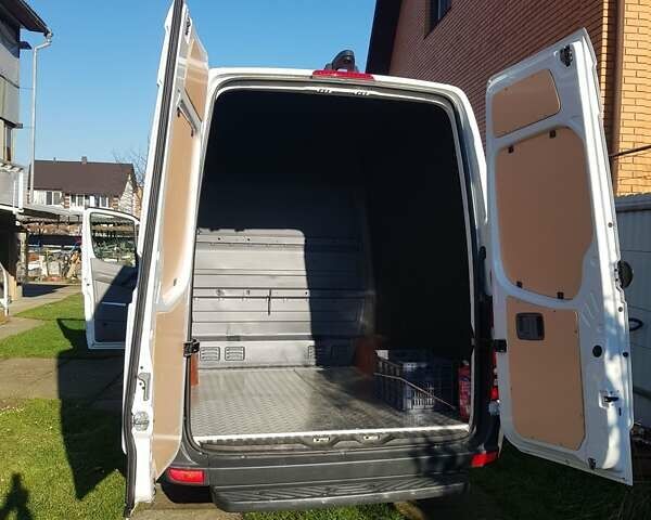 Белый Мерседес Sprinter, объемом двигателя 2.3 л и пробегом 225 тыс. км за 37500 $, фото 4 на Automoto.ua