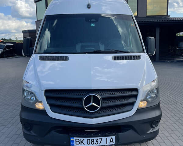 Белый Мерседес Sprinter, объемом двигателя 2.2 л и пробегом 333 тыс. км за 29000 $, фото 2 на Automoto.ua