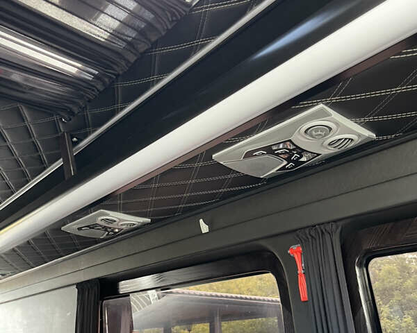 Белый Мерседес Sprinter, объемом двигателя 2.2 л и пробегом 333 тыс. км за 29000 $, фото 19 на Automoto.ua