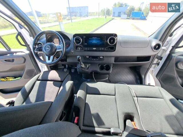 Белый Мерседес Sprinter, объемом двигателя 2.2 л и пробегом 354 тыс. км за 34343 $, фото 17 на Automoto.ua