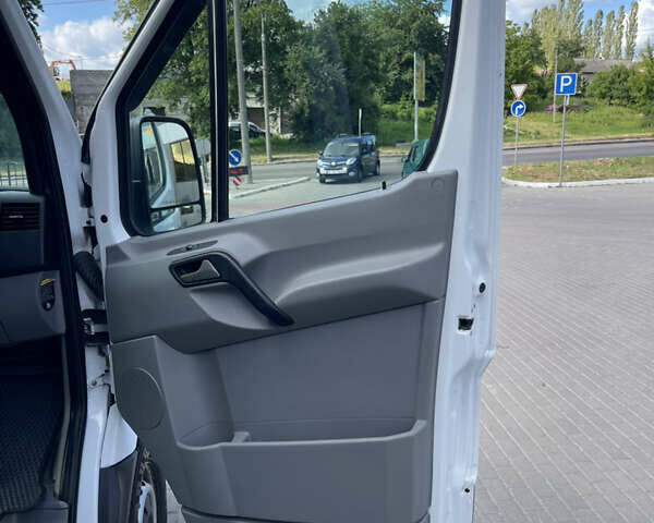 Белый Мерседес Sprinter, объемом двигателя 2.2 л и пробегом 333 тыс. км за 29000 $, фото 23 на Automoto.ua